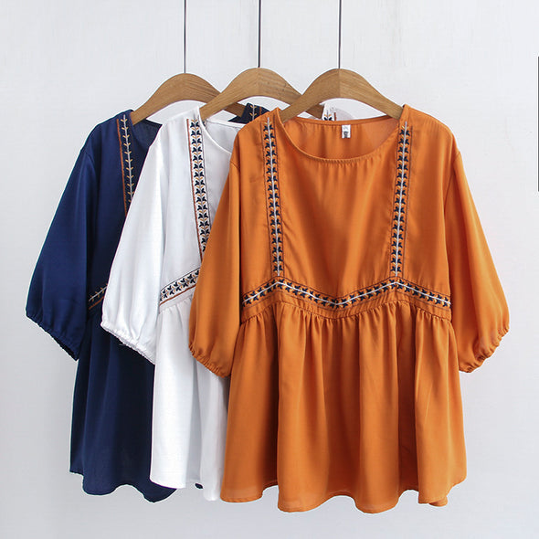 【2XL～4XL】パフスリーブ　ゆったりサイズ　刺繍入り　夏中袖シャツ