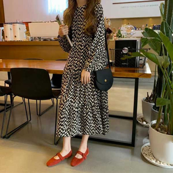 韓国ファッション　ドット柄　ロングワンピース　スカラップ　フレアワンピース