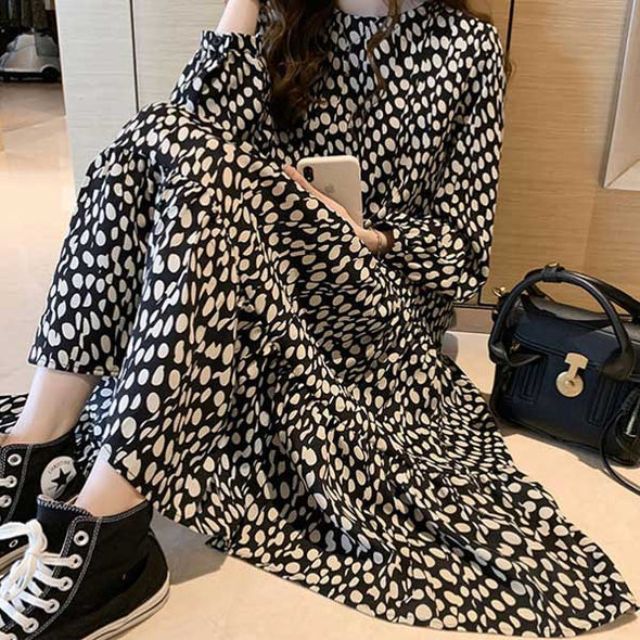 韓国ファッション　ドット柄　ロングワンピース　スカラップ　フレアワンピース