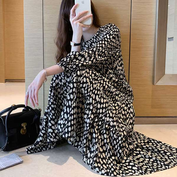 韓国ファッション　ドット柄　ロングワンピース　スカラップ　フレアワンピース